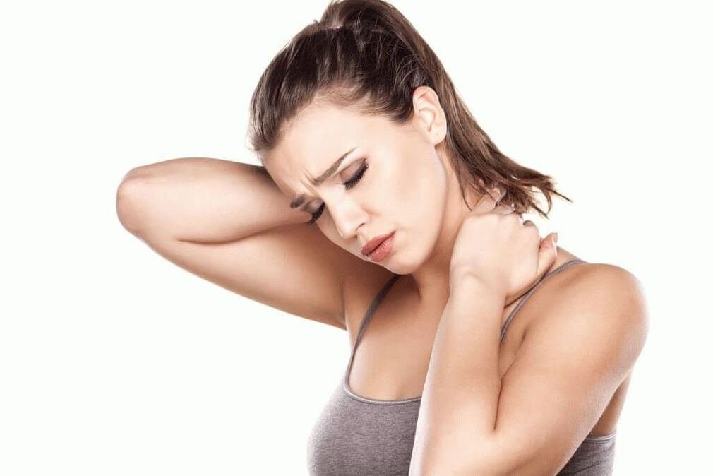 servikal osteokondroz nedeniyle boyun ve omuz bıçaklarında şiddetli ağrı